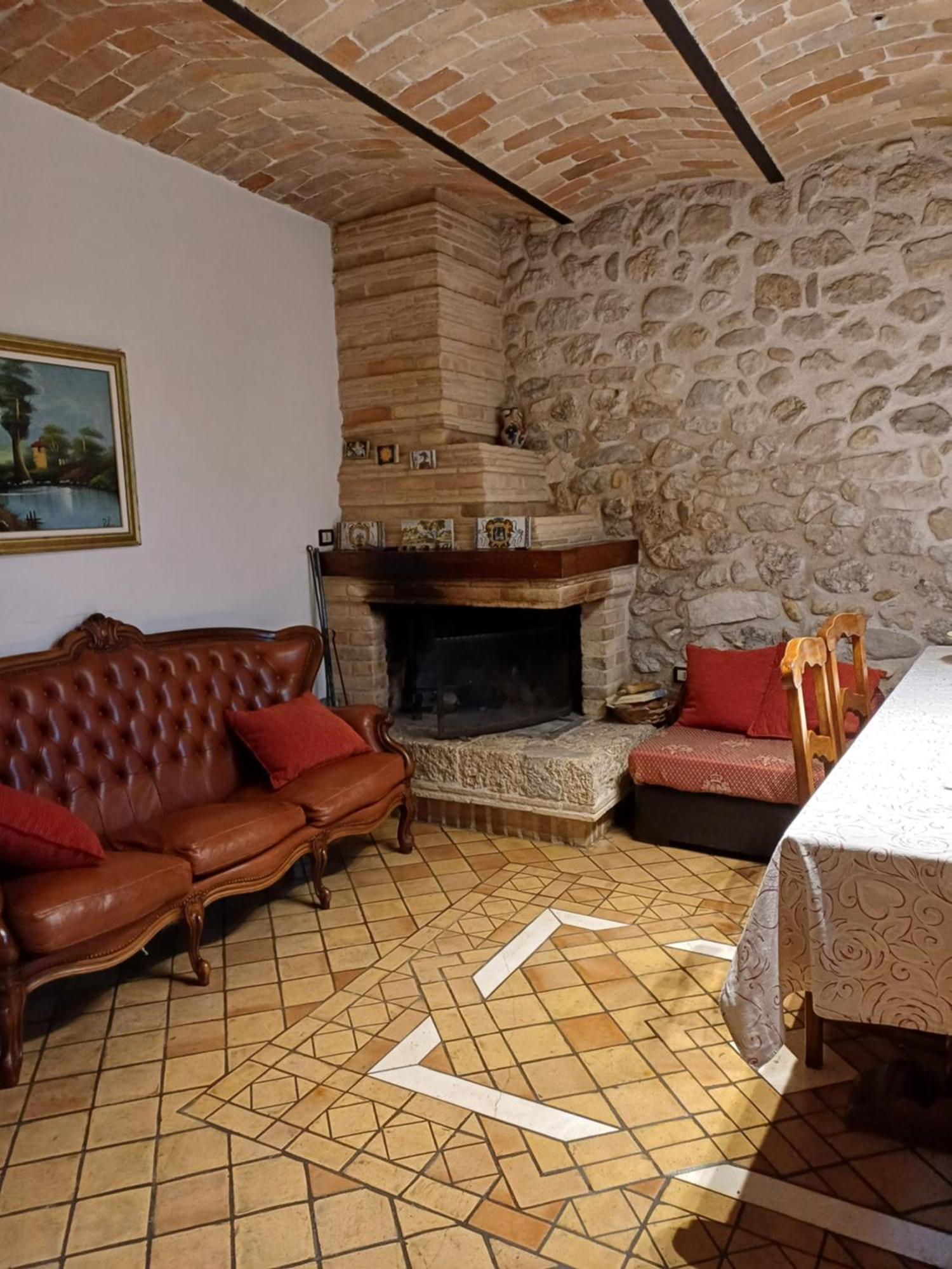 Isola del Gran Sasso dʼItalia Agriturismo San Giovanni Ad Insulam מראה חיצוני תמונה