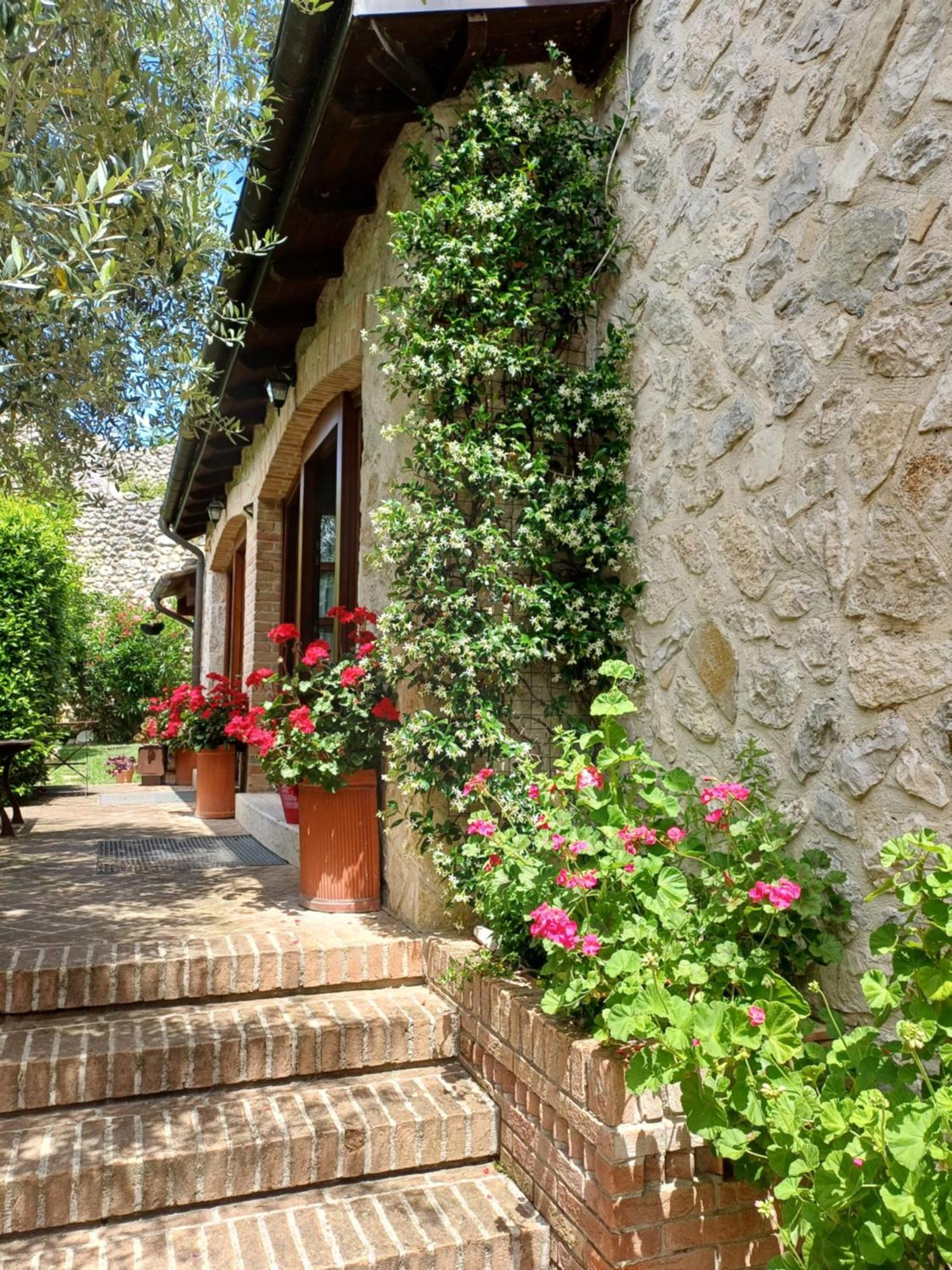 Isola del Gran Sasso dʼItalia Agriturismo San Giovanni Ad Insulam מראה חיצוני תמונה